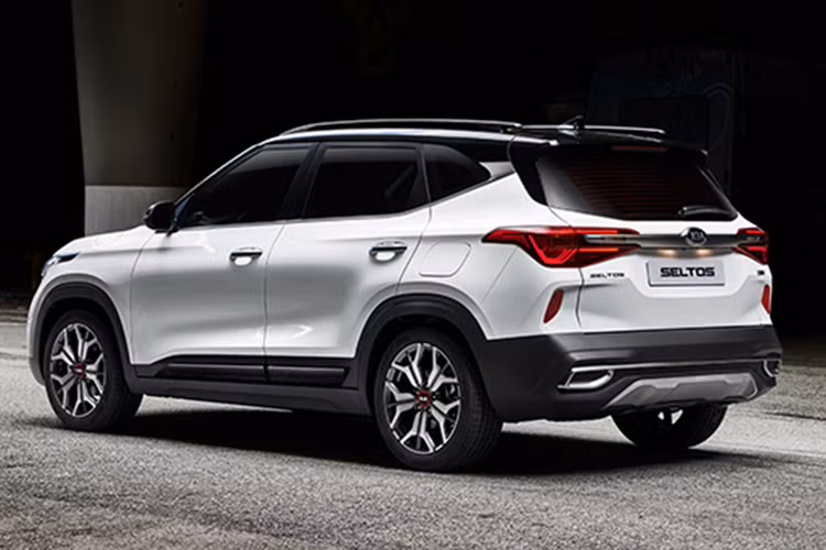 Kia Seltos có tới 3 lựa chọn về động cơ gồm: Động cơ tăng áp 1.6L, sản sinh công suất tối đa 175 mã lực; động cơ nạp khí tự nhiên 2.0L, cho công suất 147 mã lực và khối động cơ diesel 1.6L cho công suất 134 mã lực. Cùng với đó là các lựa chọn về hộp số: Tự động 6 cấp, tự động 7 cấp và CVT. Mẫu xe mới của Kia chắc chắn sẽ gây ấn tượng mạnh về thiết kế và danh sách trang bị hiện đại, tiện nghi.