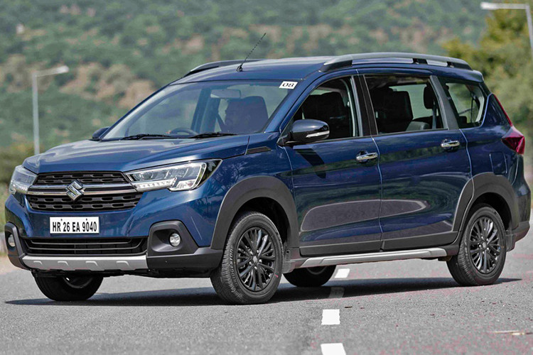 Các đại lý phân phối đã tiếp nhận những mẫu Suzuki XL7 2020 mới đầu tiên, chỉ chờ ngày giao xe cho khách. Trong tháng 2/2020 vừa qua, Suzuki XL7 2020 chính thức ra mắt thị trường Indonesia và nhanh chóng nhận được sự ưu ái từ phía người tiêu dùng. Có thời điểm, doanh số của mẫu Crossover 5+2 này còn vượt qua cả Mitsubishi Xpander Cross - mẫu xe vốn được yêu thích tại Indonesia.