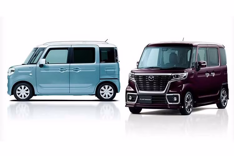 Hãng xe Mazda, Nhật Bản vừa hé lộ hình ảnh mẫu xe “hộp diêm” hoàn toàn mới của mình với tên gọi Flair Wagon, dự kiến chiếc Mazda Flair Wagon mới sẽ trình làng tại triển lãm xế độ Tokyo Auto Salon 2018.