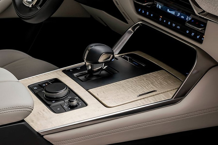 CX-70 là 1 trong 4 mẫu SUV thuộc dải sản phẩm Large Product đã được hãng Mazda công bố vào năm 2021. Ngoài CX-70, dải sản phẩm này còn bao gồm CX-60, CX-80 và CX-90. Tính đến thời điểm này, mới có 2 trong số 4 mẫu xe này được bán ra thị trường, đó là Mazda CX-60 và CX-90. 