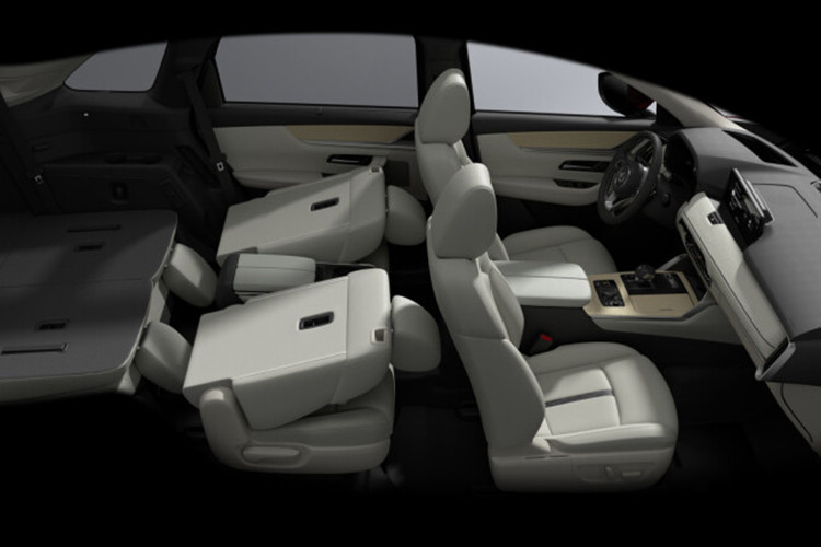 Khác với đàn anh CX-90, Mazda CX-70 2024 sẽ chỉ được trang bị nội thất 2 hàng ghế với 5 chỗ ngồi. Mẫu SUV mới này dự kiến sẽ có kích thước lớn hơn Mazda CX-60 hiện đang bán ở một số thị trường ngoài Mỹ như châu Âu, Nhật Bản và Úc.