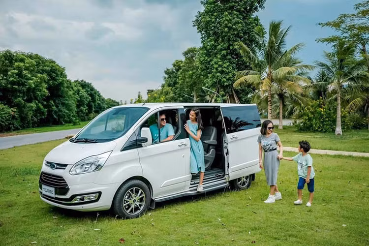Ly do Ford Tourneo 7 cho dung san xuat tai Viet Nam?-Hinh-2