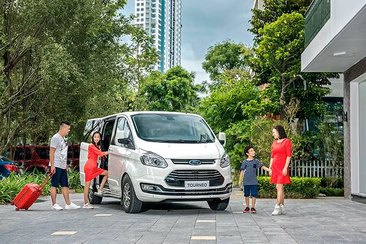 Ly do Ford Tourneo 7 cho dung san xuat tai Viet Nam?