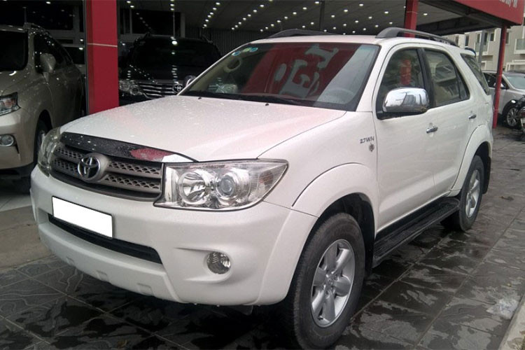 Với tình trạng khan hàng của thế hệ Fortuner hiện tại, Toyota Fortuner đời cũ, chạy lướt vài vạn km vẫn đang được săn đón. Thậm chí cá nhân bán lại chỉ sau vài ngàn km sử dụng, hầu như không mất một đồng vốn mua xe nào, ngoài các khoản phí sử dụng.