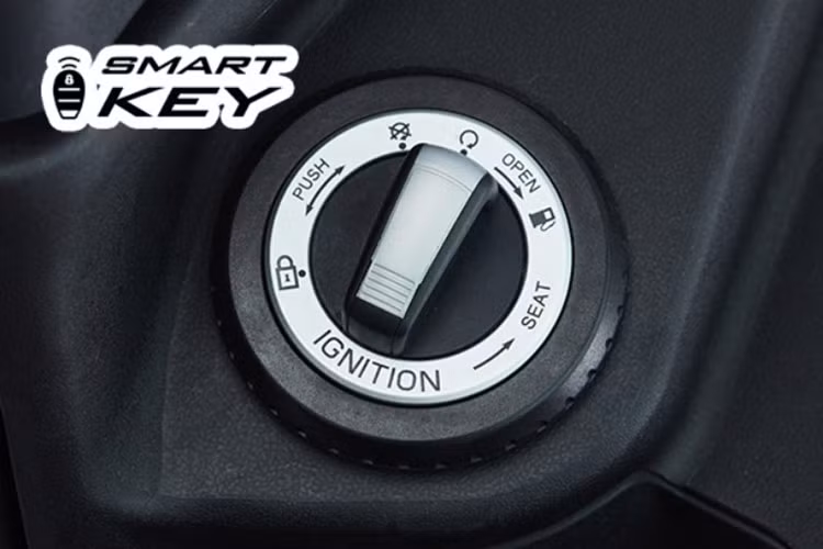 Đồng thời, mẫu tay ga mới nhà SYM cũng được trang bị chìa khóa thông minh smartkey đưa tới những trải nghiệm sử dụng hiện đại cho người sử dụng. Xe cũng sở hữu cốp chứa đồ rộng 22,5 lít phía dưới yên đem tới nhiều tiện lợi cho người sử dụng khi di chuyển với xe máy.