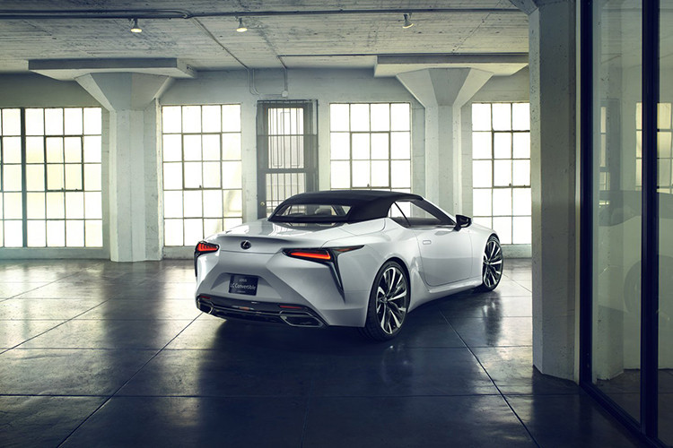 Hiện Lexus chưa công bố nhiều thông tin liên quan đến LC Convertible Concept. Nhiều khả năng thông tin của xe khi được đưa lên dây chuyền sản xuất thương mại sẽ sử dụng động cơ giống phiên bản coupe.