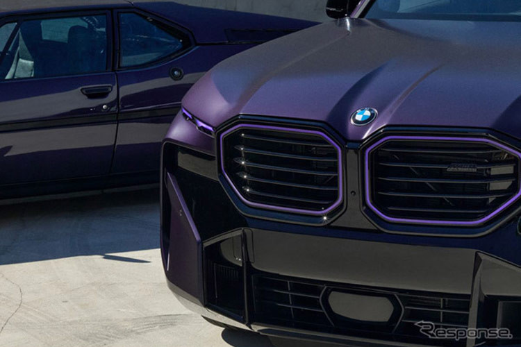 Ngoại thất của XM Kith Concept sở hữu màu sắc độc quyền BMW Individual Frozen Techno Violet Metallic – một gam màu tím ánh kim được Kith thiết kế riêng cho dự án lần này. Lưới tản nhiệt phía trước được trang bị hệ thống đèn chiếu sáng BMW Iconic Glow với ánh sáng tím đặc trưng.