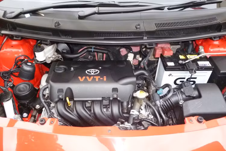  Động cơ của của xe vẫn là loại máy xăng 4 xy-lanh, Dual VVT-i, dung tích 1,2 lít, sản sinh công suất tối đa 86 mã lực tại vòng tua máy 6.000 vòng/phút và mô-men xoắn cực đại 108 Nm tại vòng tua máy 4.000 vòng/phút. Động cơ kết hợp với hộp số tự động Super CVT-i.