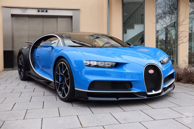 Là một trong số những mẫu siêu xe cực hiếm và có giá bán đắt đỏ trên thế giới, "tân vương tốc độ" - siêu xe Bugatti Chiron là một thành viên không thể thiếu trong bộ sưu tập xe của giới siêu giàu. Tuy nhiên, không phải tay chơi nào cũng có thể mua được siêu xe triệu USD này.