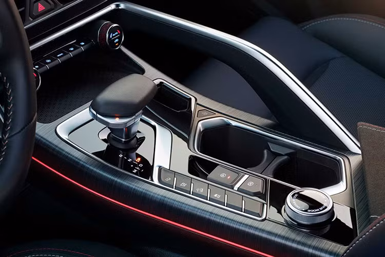 Trên phương diện an toàn, Xingyue có trang bị các công nghệ lái tự động Cấp 2 ví như Intelligent Cruise Control (ICC) tốc độ cao với hỗ trợ tắc đường và giữ làn đường. Nó cũng có phanh khẩn cấp tự động với phát hiện người đi bộ, cảnh báo va chạm phía sau, nhận dạng giới hạn tốc độ, hỗ trợ chuyển làn, phát hiện điểm mù và cảnh báo mở cửa. Hỗ trợ đỗ xe tự động và một hệ thống camera 360 độ...