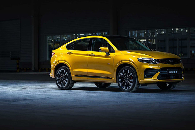 Sau một thời gian úp mở về việc ra mắt một mẫu SUV “coupé” mới được đặt tên mã FY11, cuối cùng Geely đã bày bán mẫu xe này ở thị trường quê nhà Trung Quốc. Lấy tên chính thức là SUV Geely Xingyue 2019 mới, xe được giới thiệu nhiều dạng công nghệ và tùy chọn hệ truyền động mới đối với nhãn hiệu.