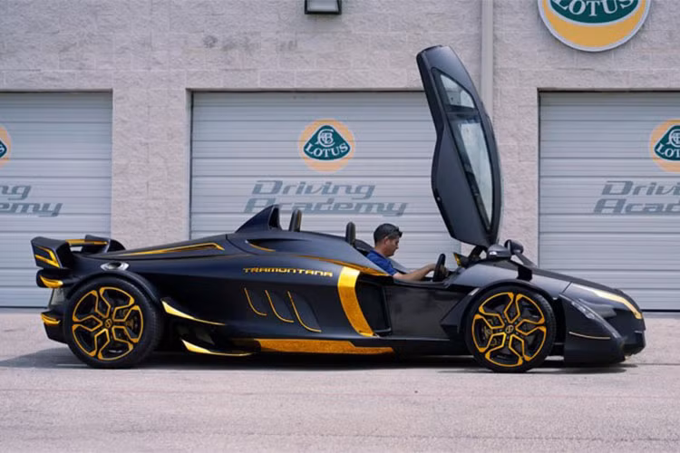 Siêu xe Tramontana XTR sử dụng động cơ V12 tăng áp kép đặt giữa thân xe, dung tích 5,5 lít cùng hệ dẫn động cầu sau. Động cơ này sản sinh công suất 888 mã lực và mô-men xoắn cực đại 910 Nm. Siêu xe này có khả năng tăng tốc 0-100 km/h dưới 3,6 giây trước khi đạt tốc độ tối đa 325 km/h.