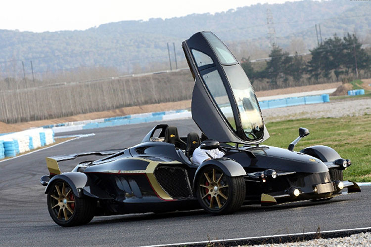 Tramontana - tên đầy đủ là Advanced Design Tramontana là một hãng siêu xe nhỏ ở Tây Ban Nha, chuyên sản xuất những chiếc xe có số lượng rất hạn chế. Siêu xe Tramontana XTR lấy cảm hứng thiết kế từ xe đua F1.