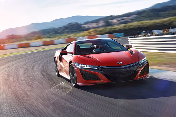 Honda NSX là cái tên sáng giá nhất đại diện cho đội tuyển Nhật Bản, Xe dựa theo thiết kế buồng lái của chiến đấu cơ F-16, sử dụng động cơ V6 3,0 lít. Thế hệ mới nhất của dòng xe này trang bị động cơ hybrid, với động cơ xăng V6 3,5 lít tăng áp kép kết hợp cùng 3 động cơ điện, cho tổng công suất 573 mã lực và mô-men xoắn 645,3 Nm.