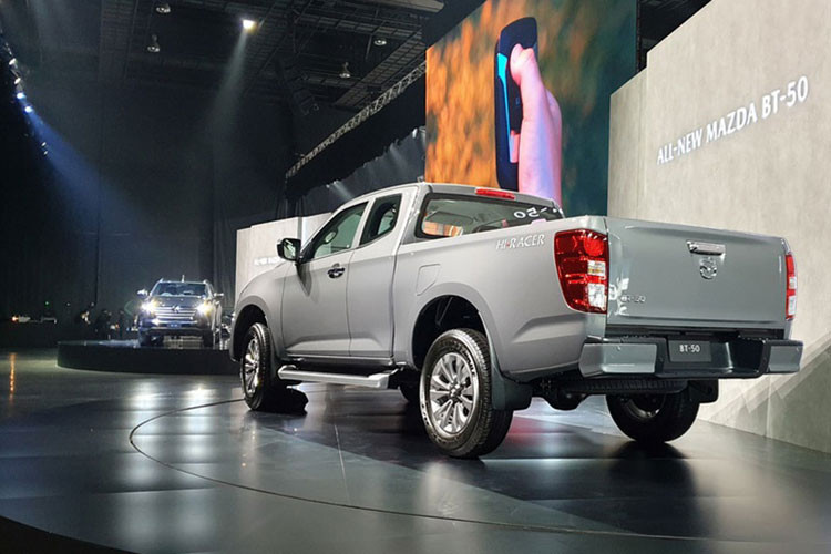 Theo kết quả bán hàng được Hiệp hội Các nhà Sản xuất Ô tô Việt Nam (VAMA) công bố, trong 5 tháng đầu năm 2021 Mazda BT-50 chỉ bán ra được tổng cộng 568 chiếc. Trong khi đó, doanh số công dồn của Toyota Hilux và Mitsubishi Triton đều vượt mốc 1.000 xe và Ford Ranger tiêu thụ được tới 6.158 chiếc.