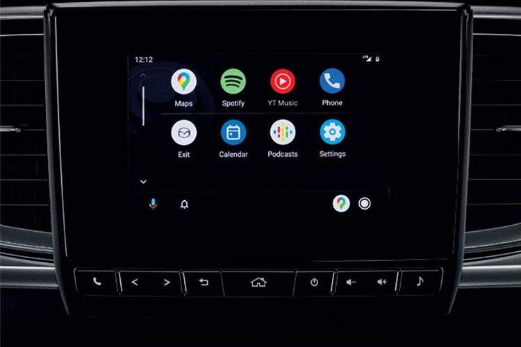 Tại Thái Lan, Mazda BT-50 2021 được trang bị hệ thống đèn full LED, mâm hợp kim 18 inch trên phiên bản cao, nội thất bọc da, bảng đồng hồ sau vô lăng dạng analog kết hợp màn hình màu đa thông tin cỡ 4,2 inch,...