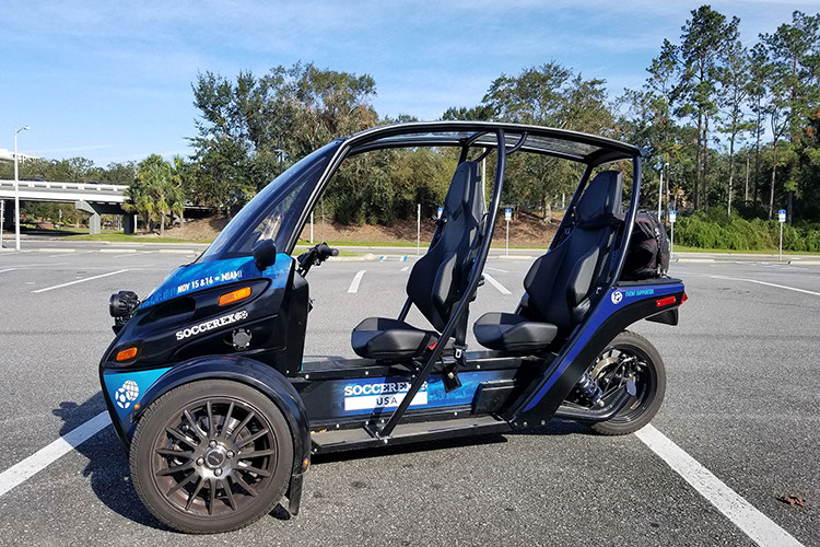 Arcimoto là công ty khởi nghiệp từ 2007, với tham vọng trở thành công ty chế tạo xe ôtô điện lớn thứ hai sau Tesla tại Mỹ. Trải qua nhiều thế hệ cùng nhiều cải tiến, phiên bản gần nhất của mẫu xe điện 3 bánh được trình làng năm 2017.