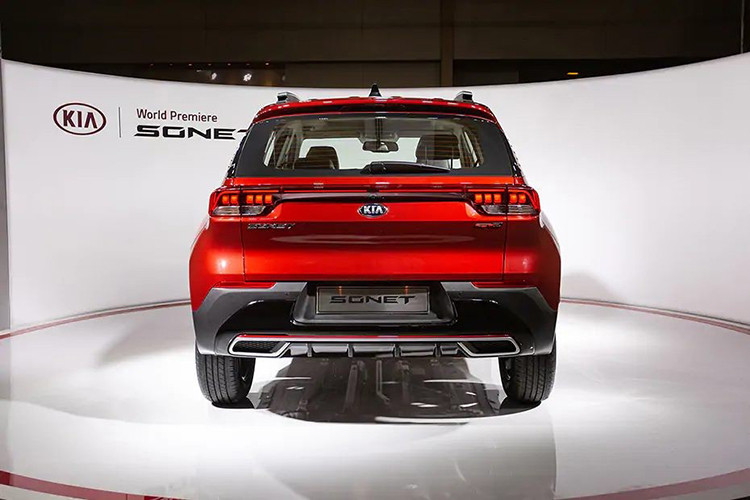 Tất cả sáu biến thể đều sử dụng chung động cơ xăng 1.5 lít Smartstream bốn xi-lanh, cho công suất 115 mã lực và mô-men xoắn 144 Nm. Người mua có thể lựa chọn giữa hộp số sàn 6 cấp hoặc CVT của riêng Kia (được gọi là hộp số biến thiên thông minh, hoặc IVT) với 8 cấp số ảo. Bên cạnh đó, xe còn có các chế độ lái khác nhau như lái tuyết, bùn, cát và các chế độ Normal, Eco, Sport.