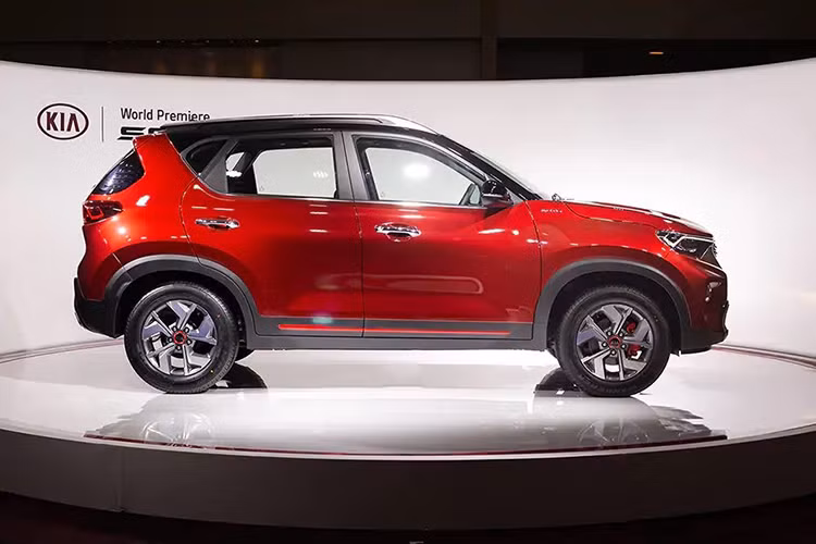 Ngay trong lần đầu ra mắt, Kia Sonet 2021 mới đã tạo nên được tiếng vang. Được biết, mẫu xe này nhận 6.523 đơn hàng trong 24 giờ đầu tiên mở bán tại thị trường Ấn Độ. Kia cũng hy vọng mẫu xe mới này đánh chiếm nhanh chóng các vị trí đầu bảng phân khúc hạng A-SUV, điều mà người đàn anh Seltos đã làm được.