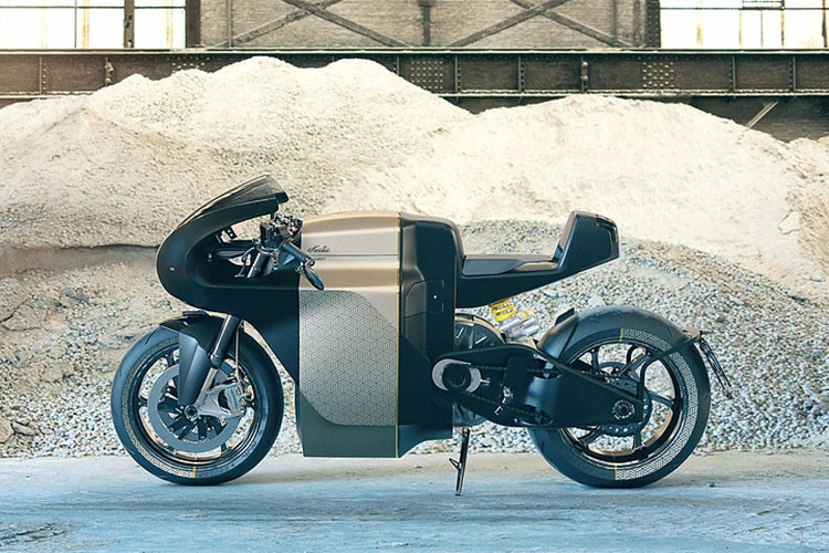 Được biết, xe môtô Sarolea Manx7 thương mại này được phát triển dựa trên mẫu siêu môtô điện Sarolea SP7 TT Zero mà thương hiệu xe Bỉ sử dụng tại giải đua khắc nghiệt nhất hành tinh Isle of Man TT.