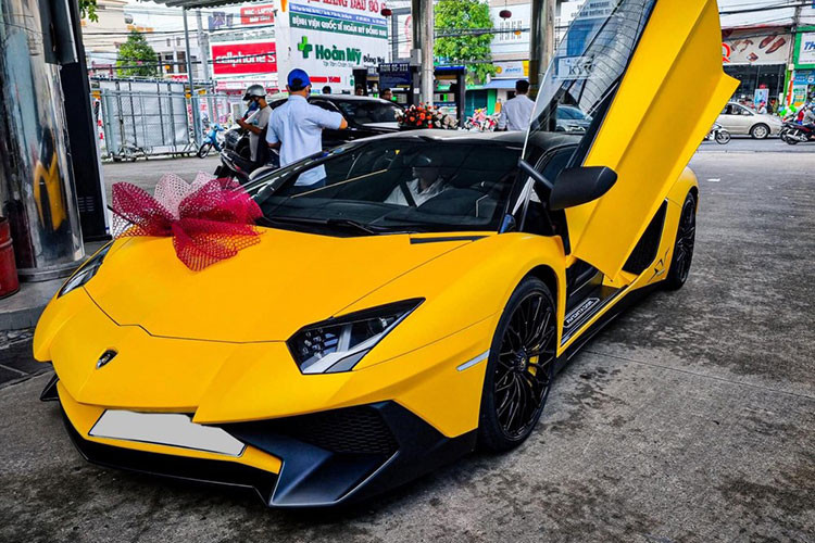 Lamborghini Aventador SV Roadster gan 40 ty ruoc dau tai Dong Nai