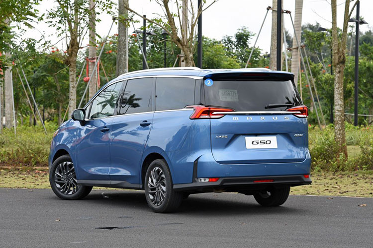 Động cơ 1,3 lít của xe kết hợp với hộp số sàn 6 cấp trong khi loại 1,5 lít đồng hành cùng hộp số tự động ly hợp kép 7 cấp được xem là khá phù hợp với những gia đình thành thị khi thường xuyên sử dụng xe hàng ngày.