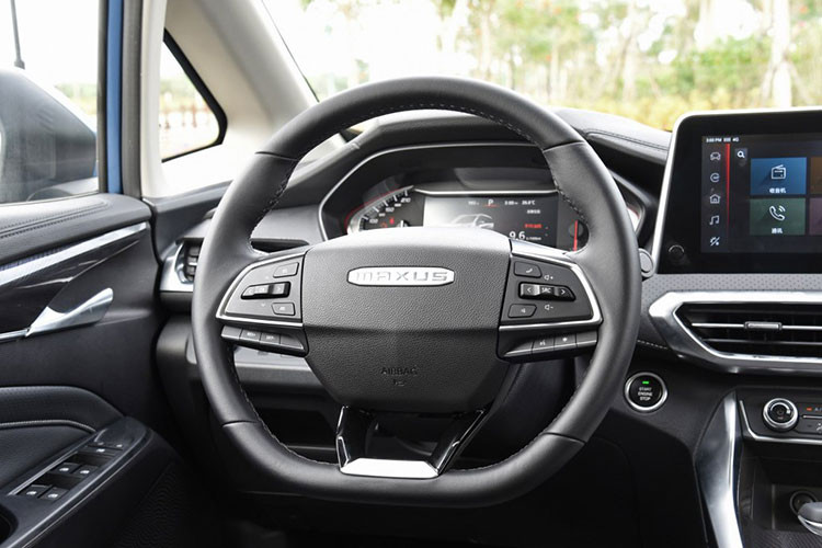 Những điểm nhấn về trang bị bên trong Maxus G50 2019 bao gồm bảng đồng hồ sau vô lăng với màn hình LCD 7 inch, màn hình cảm ứng 12,3 inch nằm độc lập trên mặt táp-lô để phục vụ hệ thống thông tin giải trí.