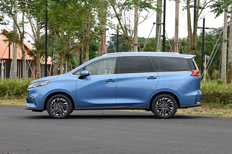 Một trong những sản phẩm đáng chú ý của thương hiệu Maxus chính là mẫu MPV cỡ nhỏ có tên G50. Mới đây, hãng Maxus đã tung ra phiên bản nâng cấp của mẫu MPV giá rẻ Maxus G50 tại thị trường Trung Quốc.