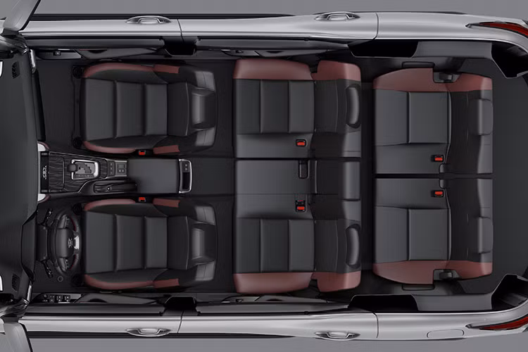 Động cơ dầu 4cy thẳng hàng dung tích 2.8L tăng áp (1GD-FTV) trên Fortuner 2021 đã được tinh chỉnh lại, tăng 27 mã lực và mô-men xoắn thêm 50Nm, đồng thời tiếng ồn và độ rung đã được giảm thiểu và tua máy ở chế độ không tải (hay còn được gọi là chế độ ga-lăng-ti) đã được giảm xuống từ 850 xuống còn 680 vòng/phút. Động cơ dầu 2.8L cho công suất 201 mã lực và mô-men xoắn cực đại 500Nm.