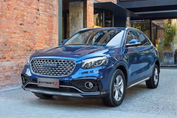 Cách đây không lâu, nhà sản xuất xe ôtô Trung Quốc – Zotye cũng đã tung ra mẫu SR9 SUV với hình thức gần như giống hệt Porsche Macan. Trước đó, hãng này cũng “nổi tiếng” trong việc ra ra các sản phẩm nhái phải kể đến Damai X7 giống Crossblue Coupe concept, SR7 na ná Audi Q3, Damai X5 tương tự Volkswagen Tiguan, Zotye T600 y hệt Audi Q5,…