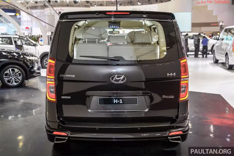 Tùy chọn động cơ của xe bao gồm động cơ xăng Theta II 2.4L MPI hoặc động cơ diesel A2 2.5L CRDi với công suất 168 mã lực và mômen xoắn cực đại 441 Nm. Việc nâng cấp động cơ này cũng giúp cho Starex mới có thêm sức cạnh tranh với "đối thủ" đồng hương của mình là Kia Sedona.