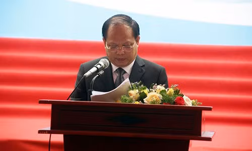 Ong Tat Thanh Cang kiem them chuc Truong ban