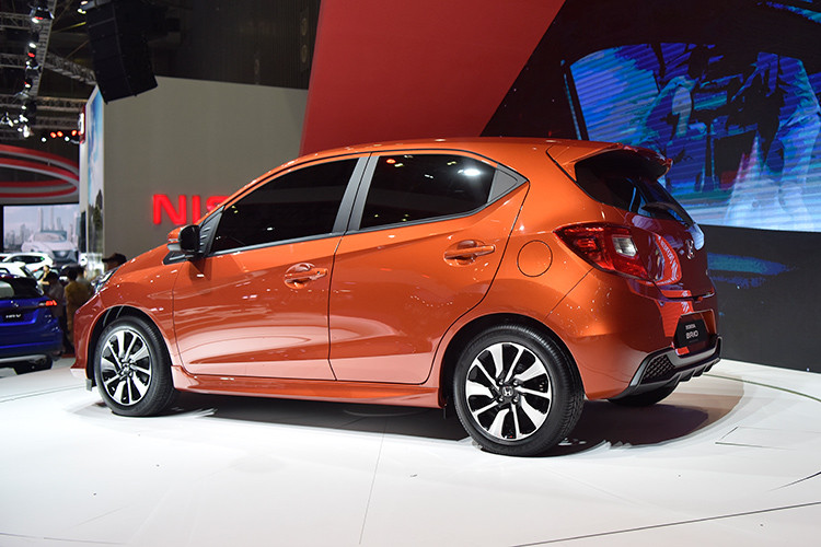 Theo thông tin tìm hiểu từ một số các đại lý ôtô của Honda Việt Nam thì hiện họ đã nhận đặt hàng mẫu xe mới này. Mức giá Honda Brio 2019 tại Việt Nam sẽ vào khoảng từ 350 triệu đồng. Mức giá của phiên bản cao cấp nhất được cho là trên 450 triệu đồng và giao xe trong tháng 6/2019.