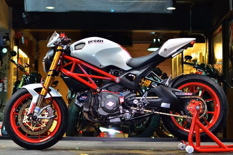 Xem “quy mot gio” 796 nha Ducati len doi cuc chat