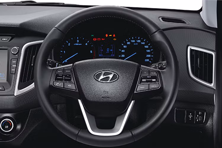 Những điểm nhấn còn lại trong trang bị của Hyundai Creta Sports Edition 2019 tại thị trường Ấn Độ bao gồm hệ thống thông tin giải trí với màn hình cảm ứng 7 inch, hỗ trợ Apple CarPlay và Android Auto, sạc điện thoại thông minh không dây, ghế lái tùy chỉnh độ cao, hệ thống kiểm soát hành trình cũng như điều hòa tự động.