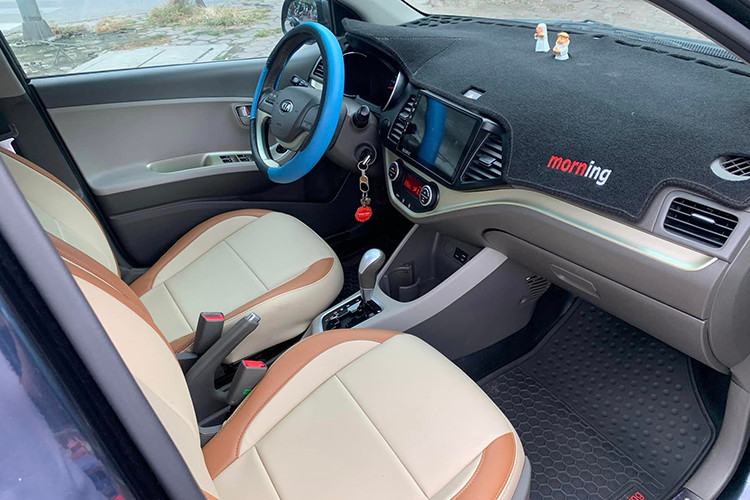 Kia Morning luôn được đánh giá cao về độ bền, tiết kiệm nhiên liệu. Ở phiên bản số sàn, mức tiêu thụ nhiên liệu trung bình của chiếc xe đô thị này là 4,7 lít/100km, con số tương tự với bản số tự động là 5,4 lít/100km.