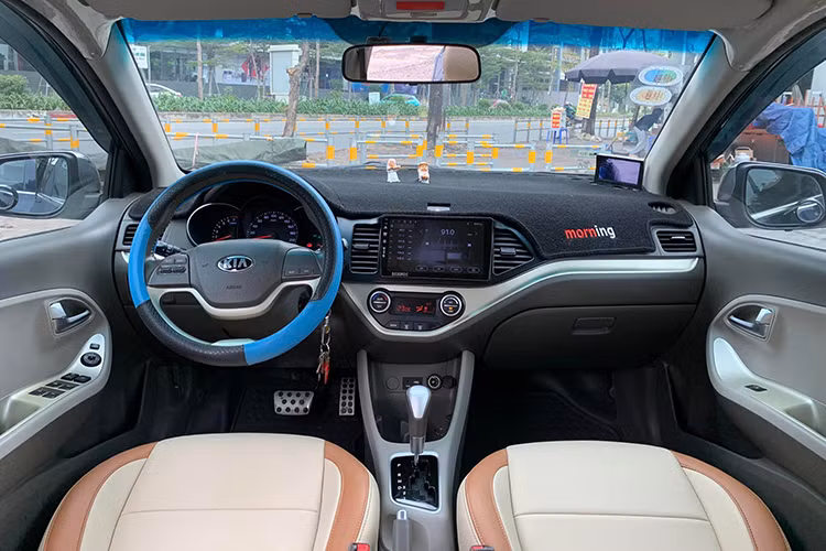Kia Morning là mẫu xe sở hữu khá nhiều ưu điểm vượt trội. Nhờ ngoại hình nhỏ gọn, vận hành linh hoạt ở những nơi có không gian nhỏ hẹp như nội đô, chi phí vận hành thấp, dễ bảo dưỡng - bảo trì, giá thành hợp túi tiền...