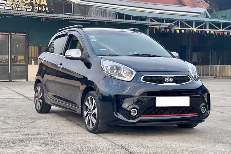 Trái ngược với tình trạng ế ẩm tại đại lý, những chiếc Kia Morning cũ lại được săn lùng nhiều nhất trên thị trường thứ cấp. Theo số liệu thống kê trên sàn giao dịch, Kia Morning là mẫu xe nổi bật với 105,935 lượt tìm kiếm và xếp thứ 2 (sau Vios) trong Top 20 mẫu xe cũ được người dùng liên hệ nhiều nhất tháng 11/2023 khi có 6,177 lượt liên hệ.