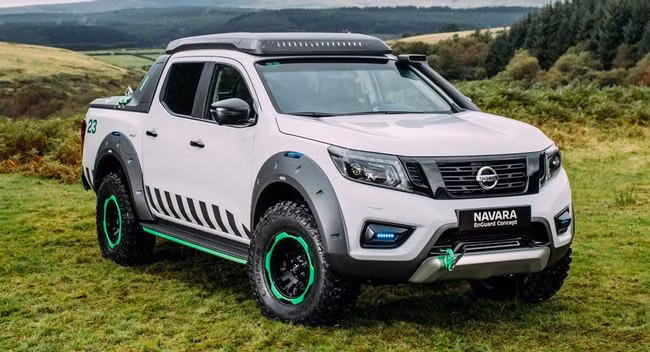 Chiếc Nissan Navara EnGuard Concept được phát triển dựa trên phiên bản Double Cab Tekna của dòng Navara. Đây được xem là mẫu xe đặc dụng cho cứu hộ vừa được hãng xe Nissan cho ra mắt tại triển lãm IAA Commercial Vehicle Show 2016 ở Hanover, Đức.