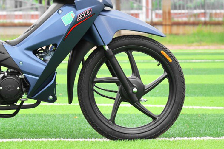 Các điểm nhấn của xe như vành đúc thể thao, ốp bô chống nóng hiệu quả, và trọng lượng xe chỉ 94 kg giúp người sử dụng dễ dàng kiểm soát và di chuyển. 