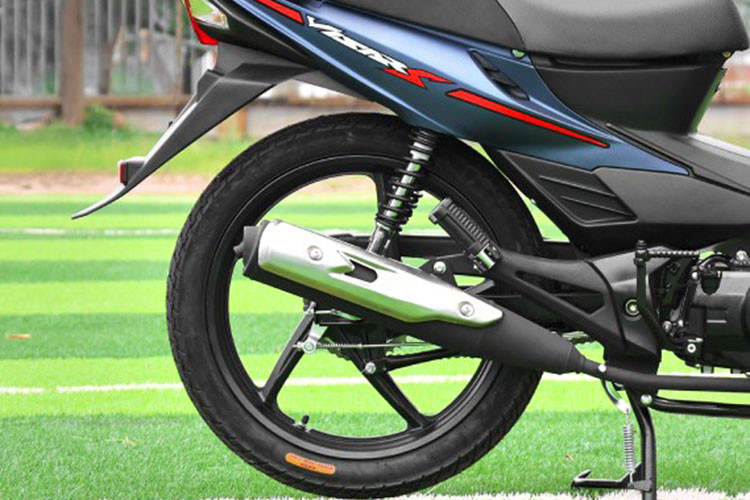 Được thiết kế dành riêng cho học sinh, sinh viên và những người mới làm quen với xe máy số phổ thông, Visar S 50 sở hữu động cơ 50cc bền bỉ.