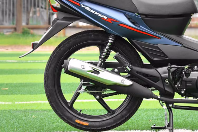 Được thiết kế dành riêng cho học sinh, sinh viên và những người mới làm quen với xe máy số phổ thông, Visar S 50 sở hữu động cơ 50cc bền bỉ.