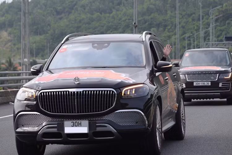 Là 1 người rất thích di chuyển bằng xe ôtô đến các khách sạn của tập đoàn Mường Thanh, ông Lê Thanh Thản đặc biệt "tuyển dụng" những chiếc SUV cao cấp cho mình, 1 trong số này là Mercedes-Maybach GLS 600 siêu sang rẻ nhất thế giới hiện nay, với giá từ hơn 11 tỷ đồng.