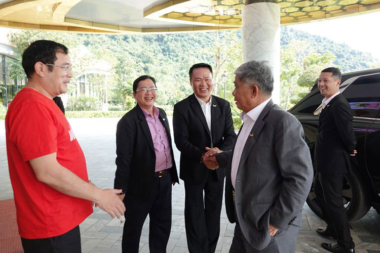 Phiên bản Maybach đầu tiên của GLS, có tên gọi GLS 600 4Matic, đã được ra mắt lần đầu tại triển lãm ô tô Quốc tế Quảng Châu 2019 vào ngày 21/11/2019, điều này cho thấy khách hàng tại Trung Quốc quan trọng đến chừng nào với Mercedes-Benz.