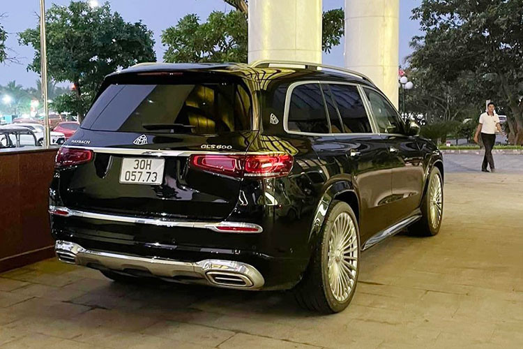 Thậm chí, ngoài bản Mercedes-Maybach GLS 600 4Matic được bán rộng rãi ra thế giới, hãng xe Đức còn tạo ra bản Mercedes-Maybach GLS 680 4Matic dành riêng cho Trung Quốc, theo quan niệm, 68 là lộc phát, gắn liền với may mắn và giàu có, như nhà sản xuất đã làm với Mercedes-Maybach S680 (được gọi là S650 ở các thị trường khác).