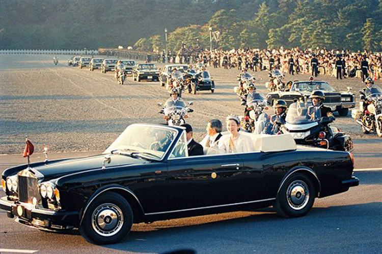 Đây không phải là chiếc Toyota Century đầu tiên được chế tạo cho các nhân vật quan trọng tại Nhật Bản. Trước đó, đã từng có ít nhất 2 chiếc Century GRMN, một chiếc màu trắng và một chiếc màu đen, được sản xuất cho chủ tịch hãng Toyota, ông Akio Toyoda.