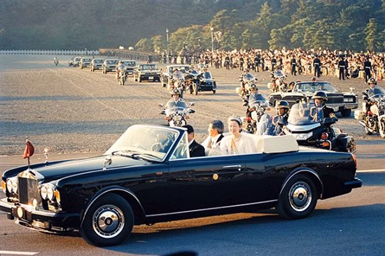 Đây không phải là chiếc Toyota Century đầu tiên được chế tạo cho các nhân vật quan trọng tại Nhật Bản. Trước đó, đã từng có ít nhất 2 chiếc Century GRMN, một chiếc màu trắng và một chiếc màu đen, được sản xuất cho chủ tịch hãng Toyota, ông Akio Toyoda.