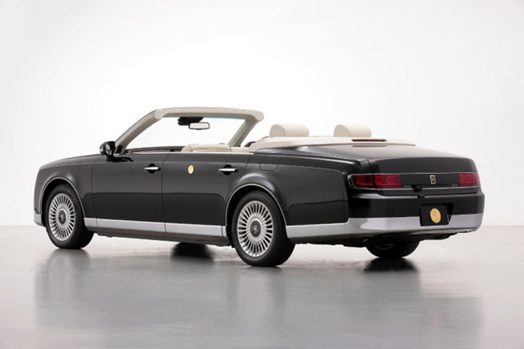 Mãi đến nay, thông tin và hình ảnh của chiếc Toyota Century Convertible độc nhất vô nhị này mới được công bố. Dự kiến, chiếc Toyota Century Convertible này sẽ ra mắt trong lễ đăng quang chính thức của Nhật hoàng Naruhito diễn ra vào ngày 22/10/2019 tới đây.