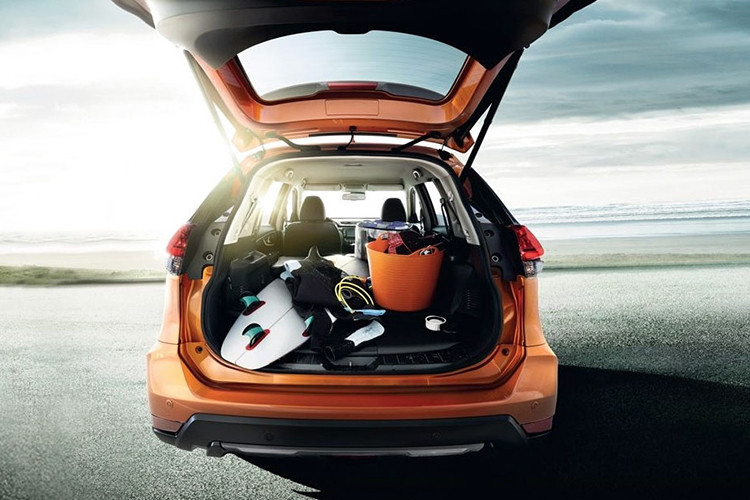 Bên dưới nắp capô của của mẫu xe SUV Nissan X-Trail 2019 tại thị trường Thái Lan là động cơ xăng 4 xi-lanh, dung tích 2,5 lít với công suất tối đa 171 mã lực tại tua máy 6.000 vòng/phút và mô-men xoắn cực đại 233 Nm tại tua máy 4.000 vòng/phút.