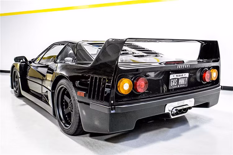 Người mua chiếc Ferrari F40 hàng độc này là Richard Scott. Tuy nhiên, vào tháng 11/2017, người này đã bị cảnh sát bắt sau khi điều tra về tội hối lộ và đã nhận bản án lên đến 15 năm. Các nhà chức trách cũng đã tịch thu tài sản của Richard Scott bao gồm luôn chiếc Ferrari F40 này.